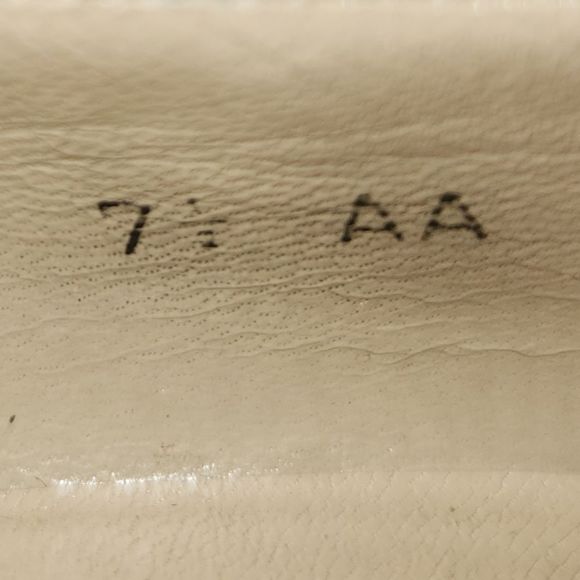 Salvatore Ferragamo Barbie Black Shiny Pumps with Gold Decal Women's 7.5 - Picture 9 of 10